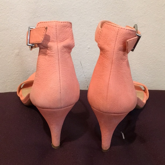 Sold Gianni Bini size 8 pink/Coral sandal heel - Picture 3 of 4